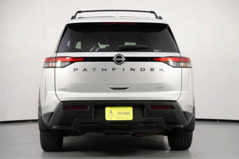 2022 Nissan Pathfinder SV