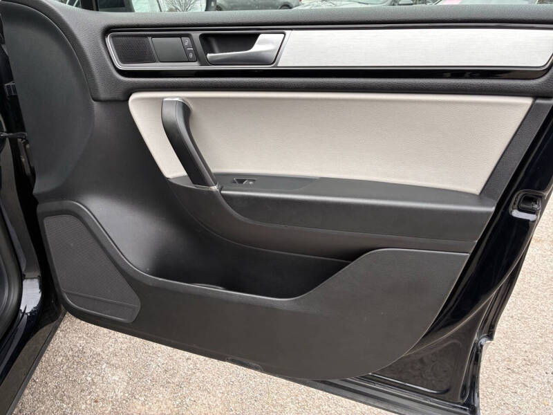 2017 Volkswagen Touareg V6 Wolfsburg