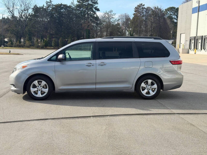 2016 Toyota Sienna LE 8-Passenger