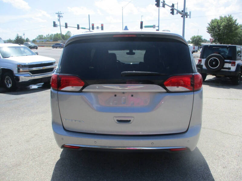 2017 Chrysler Pacifica Touring-L