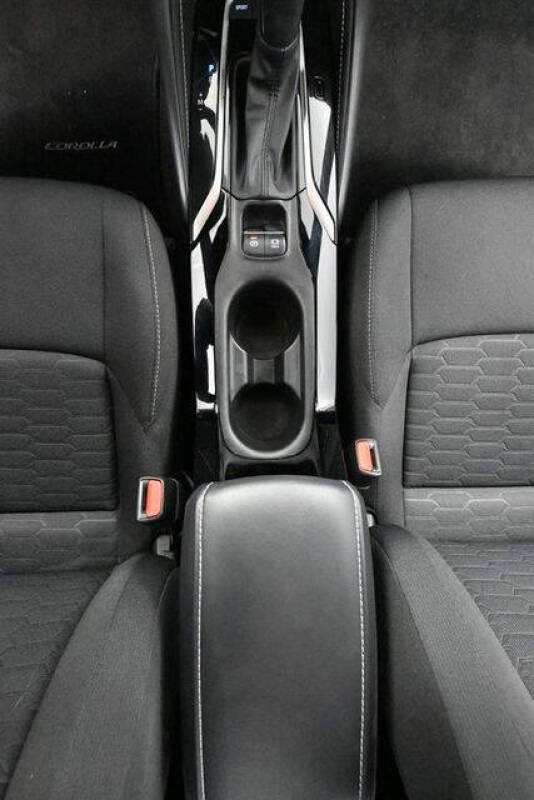 2022 Toyota Corolla Hatchback SE