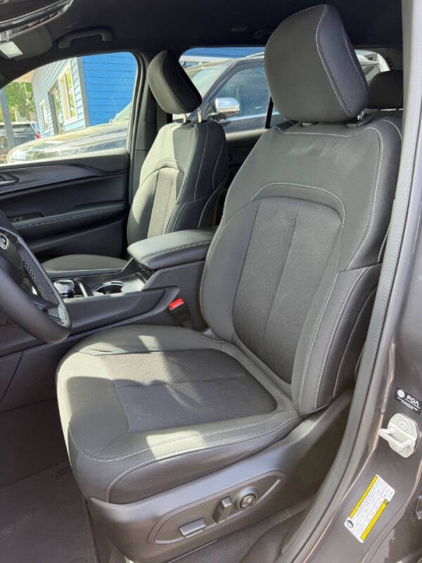 2024 Jeep Grand Cherokee Laredo
