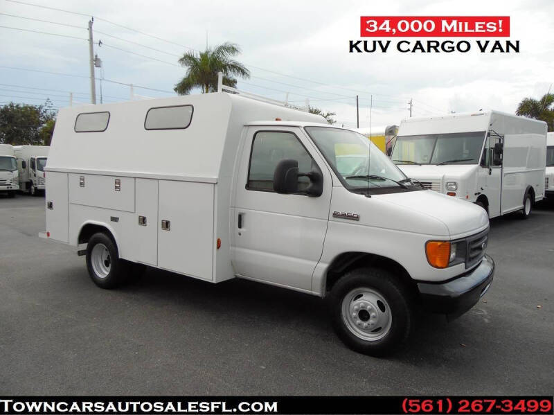 2007 Ford E-350 for sale at Town Cars Auto Sales in West Palm Beach FL