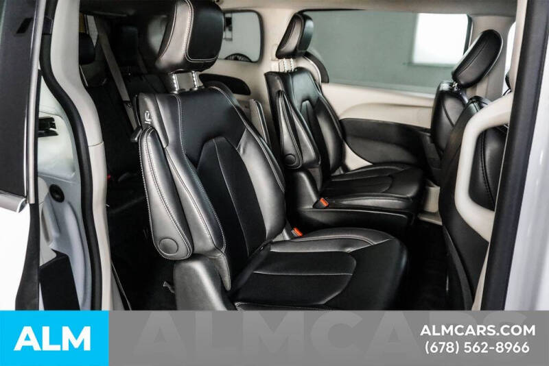 2024 Chrysler Pacifica Plug-In Hybrid Select