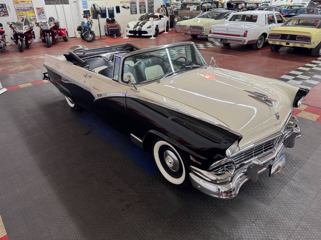 1956 Ford Fairlane 26