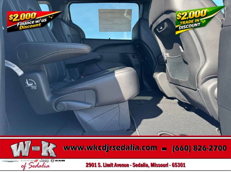 2026 Chrysler Pacifica Select