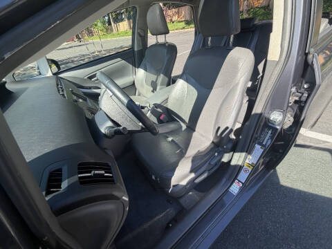 2010 Toyota Prius III