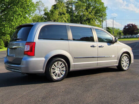 2015 Chrysler Town and Country Touring-L