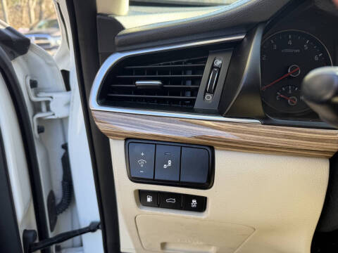 2017 Kia Cadenza Premium