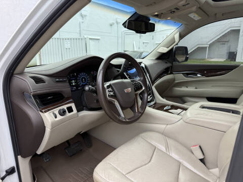 2016 Cadillac Escalade Luxury Collection