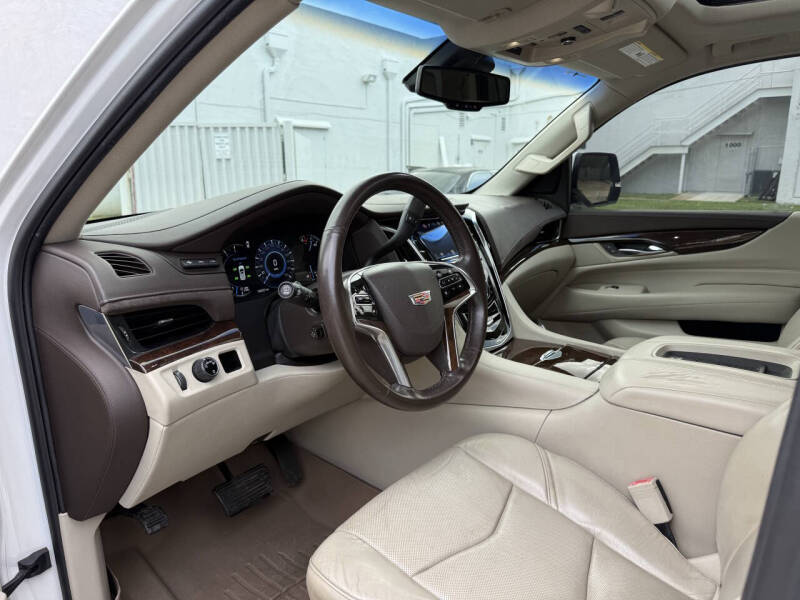 2016 Cadillac Escalade Luxury Collection