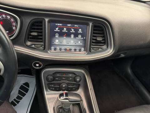 2017 Dodge Challenger SXT Plus