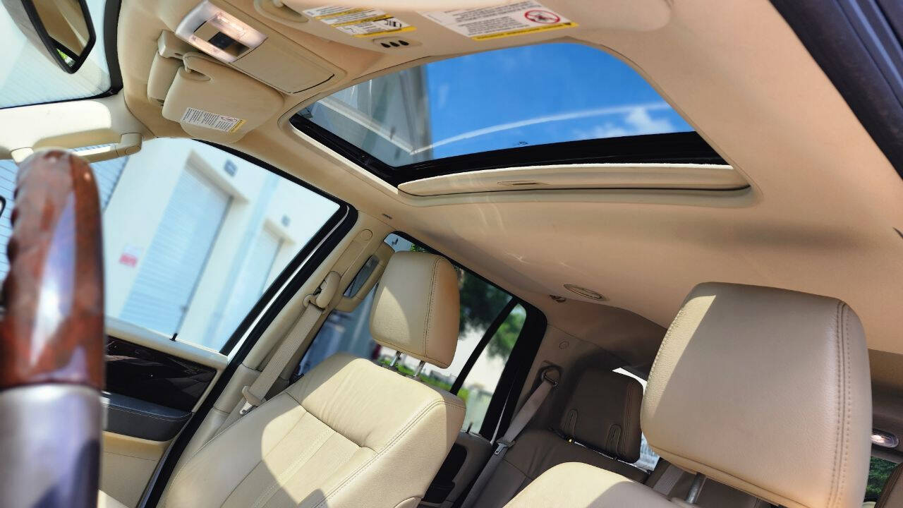 2015 Lincoln Navigator  - $20,900