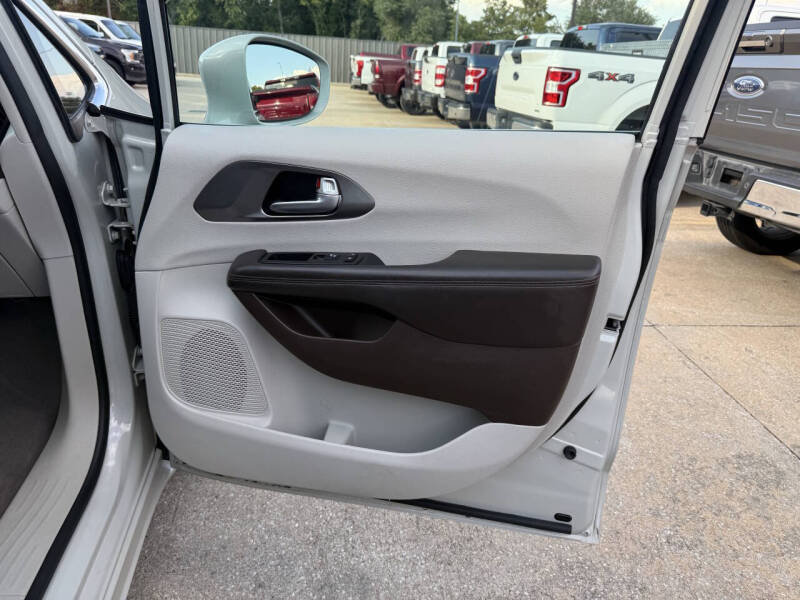 2017 Chrysler Pacifica Touring-L