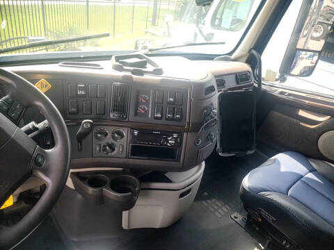 2016 Volvo VNL730