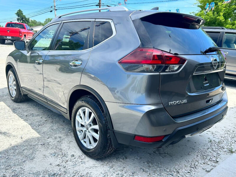 2019 Nissan Rogue SV photo 4