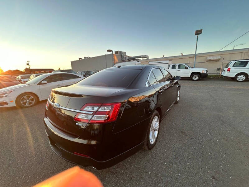 2018 Ford Taurus SEL