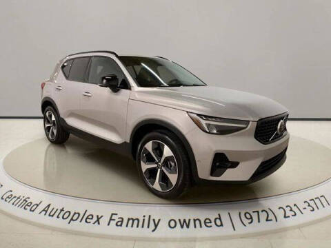 2025 Volvo XC40 B5 Plus Dark Theme