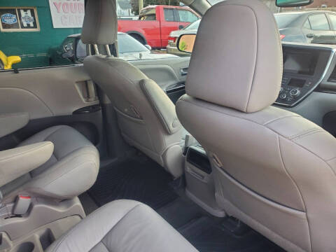 2017 Toyota Sienna XLE 8-Passenger
