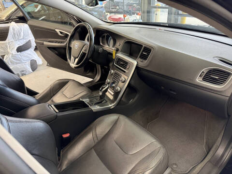 2016 Volvo V60 Cross Country T5