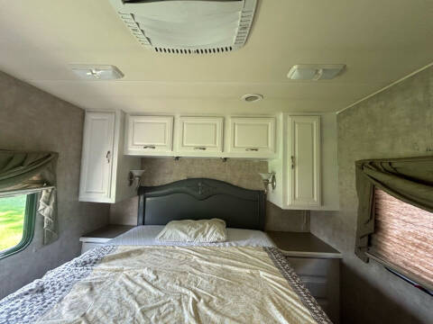 2005 Freightliner XCS Chassis