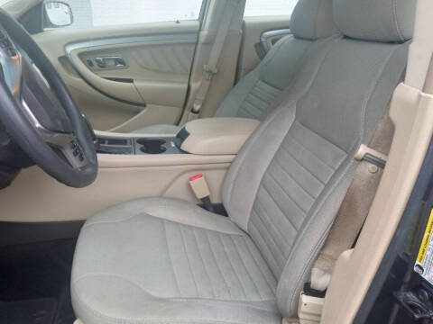 2015 Ford Taurus SE
