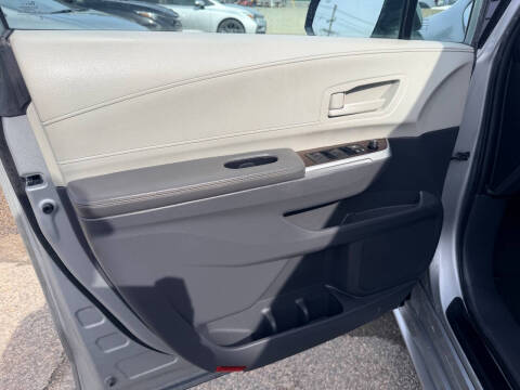 2023 Toyota Sienna LE 8-Passenger