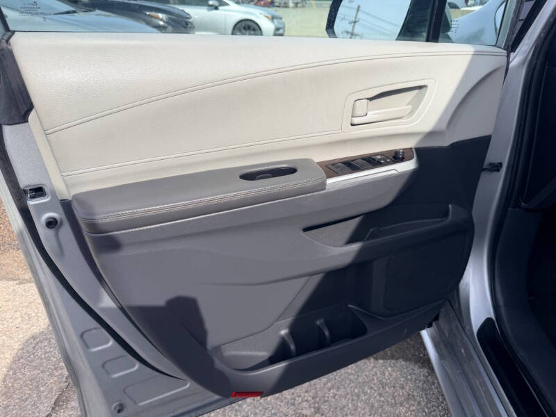 2023 Toyota Sienna LE 8-Passenger