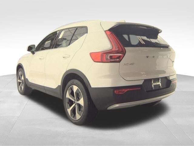 2023 Volvo XC40 B5 Plus Bright Theme
