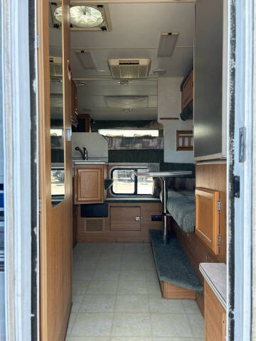 2005 Lance CAMPER 920