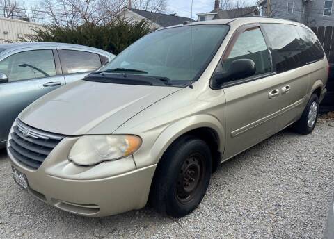 2005 Chrysler Town and Country for sale at Corridor Motors in Cedar Rapids IA
