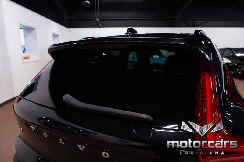 2023 Volvo XC40 B5 Plus Dark Theme