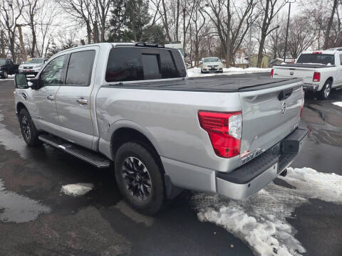 2017 Nissan Titan SV