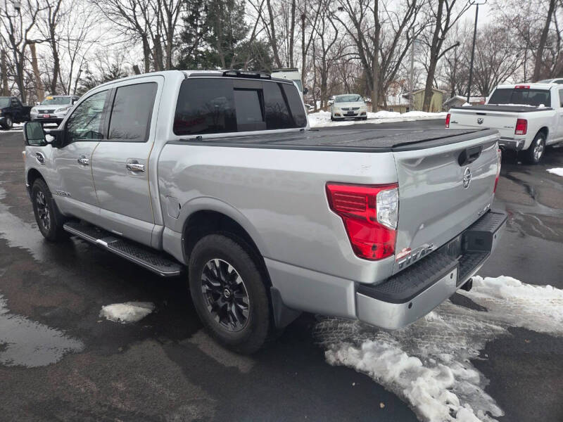 2017 Nissan Titan SV