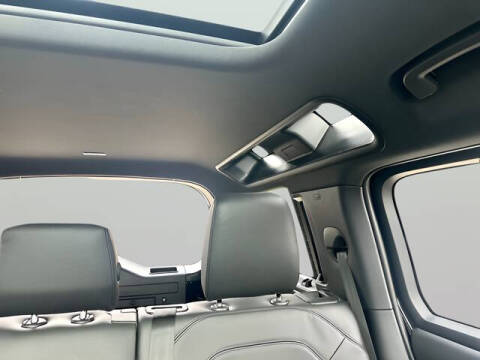 2025 Land Rover Defender 110 P400 S