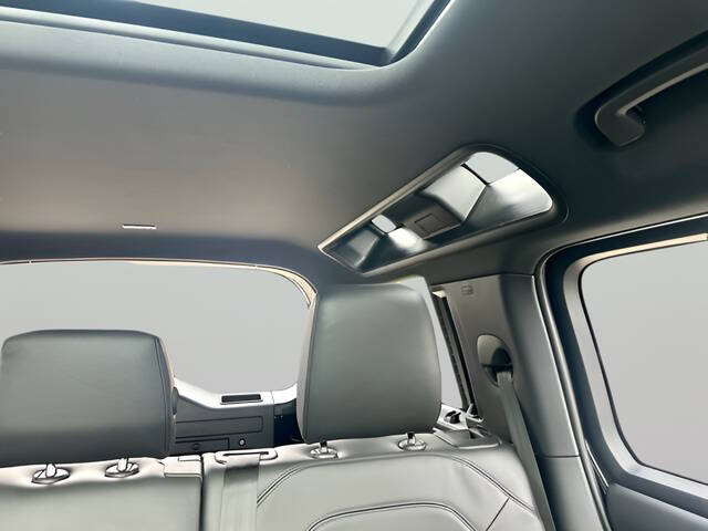 2025 Land Rover Defender 110 P400 S