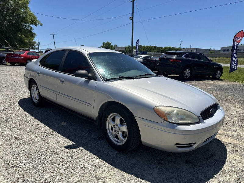2004 Ford Taurus SE