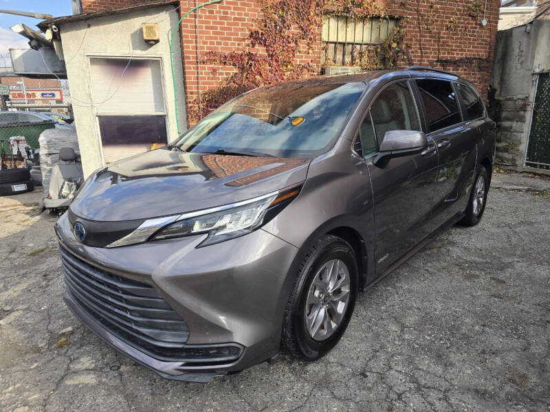2021 Toyota Sienna LE 8-Passenger