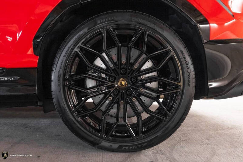 2025 Lamborghini Urus SE