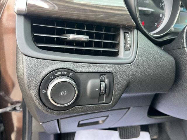 2020 Buick Envision 32