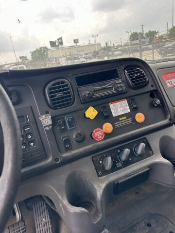 2015 Freightliner M2 106