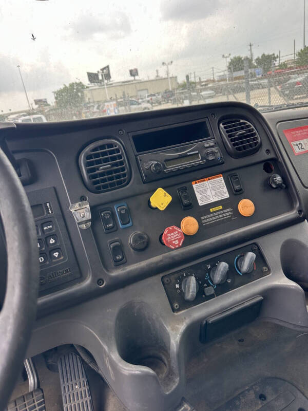 2015 Freightliner M2 106