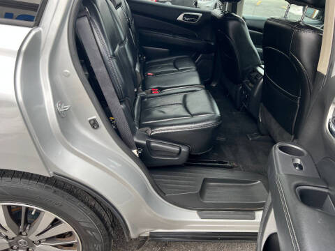 2017 Nissan Pathfinder Platinum