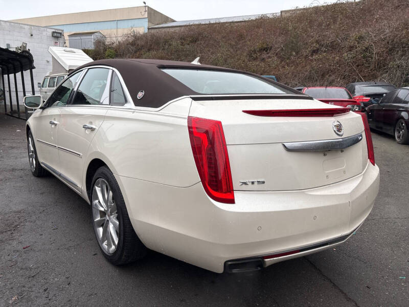 Used 2013 Cadillac XTS Luxury Collection with VIN 2G61P5S30D9153772 for sale in Edmonds, WA