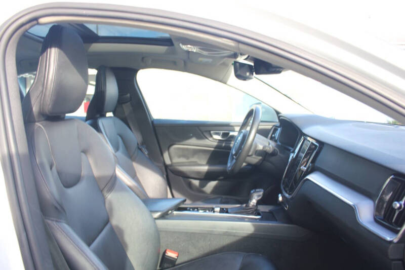 2020 Volvo S60 T5 Momentum