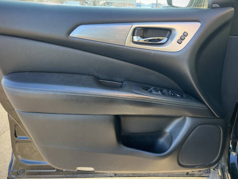 2019 Nissan Pathfinder SL