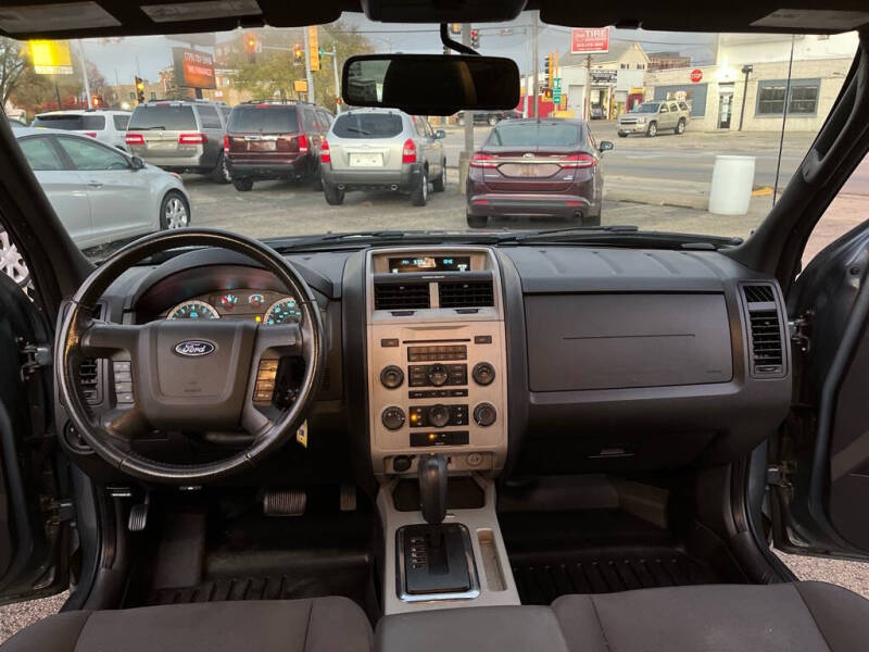 2010 Ford Escape XLT photo 18