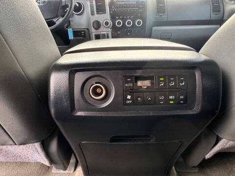 2009 Toyota Sequoia SR5