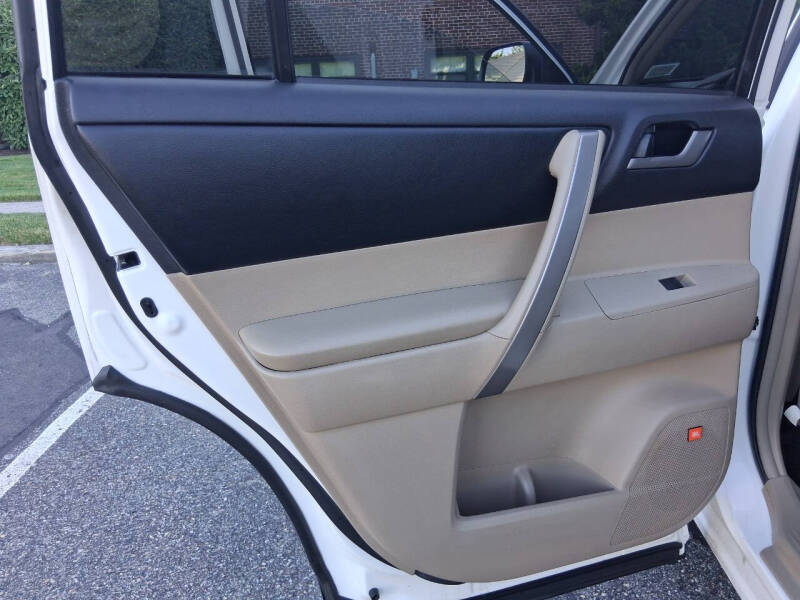 2012 Toyota Highlander SE