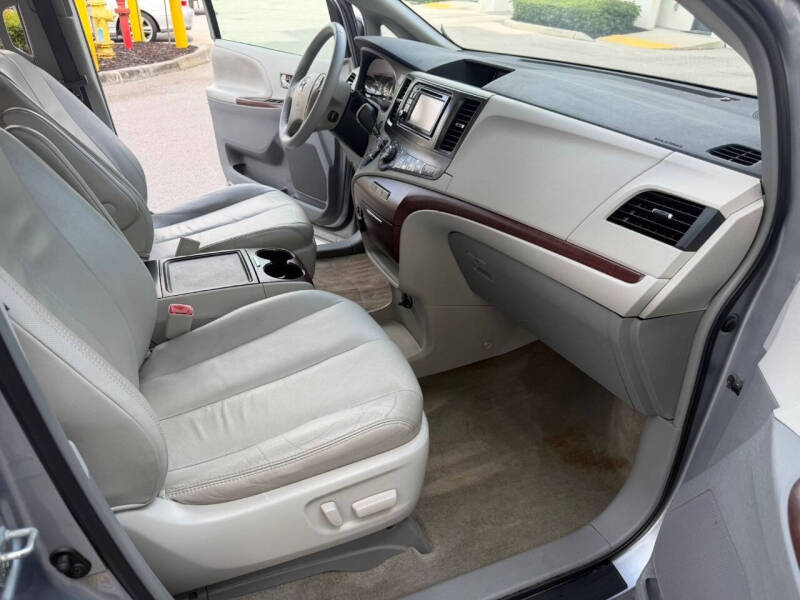 2013 Toyota Sienna XLE 8-Passenger